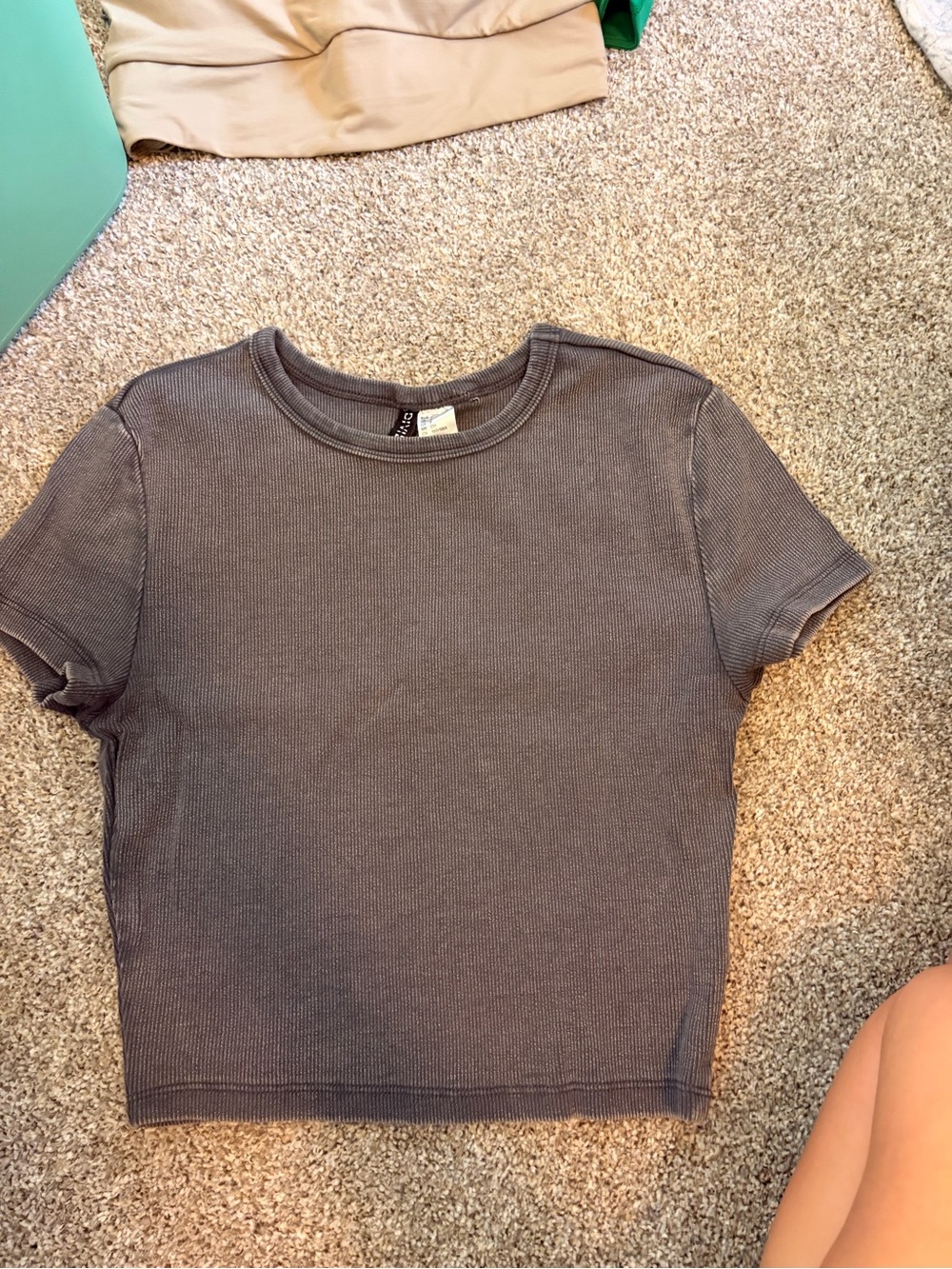 H&M Gray Ribbed Crop Top